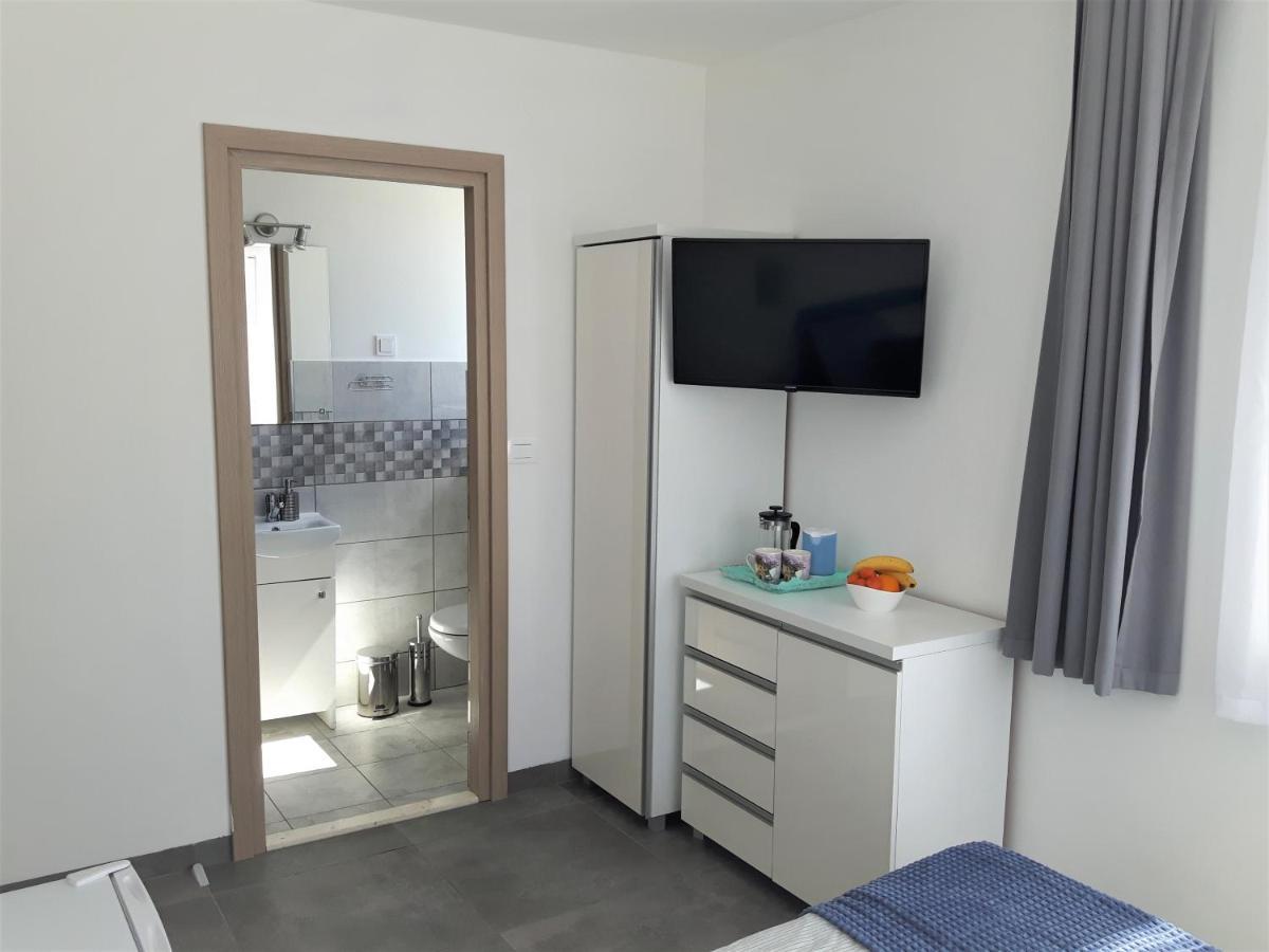 Apartmani Dalmacjia Grebastica Exterior photo