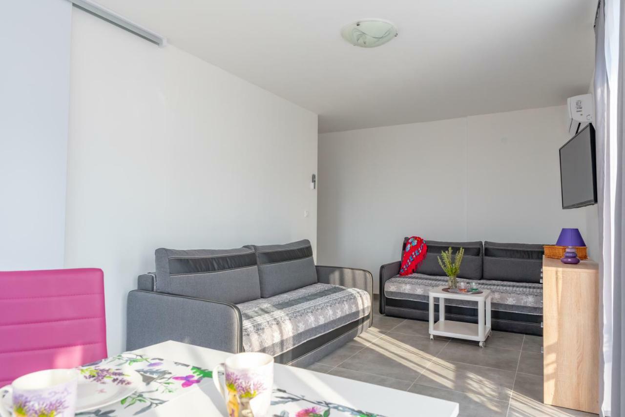 Apartmani Dalmacjia Grebastica Exterior photo