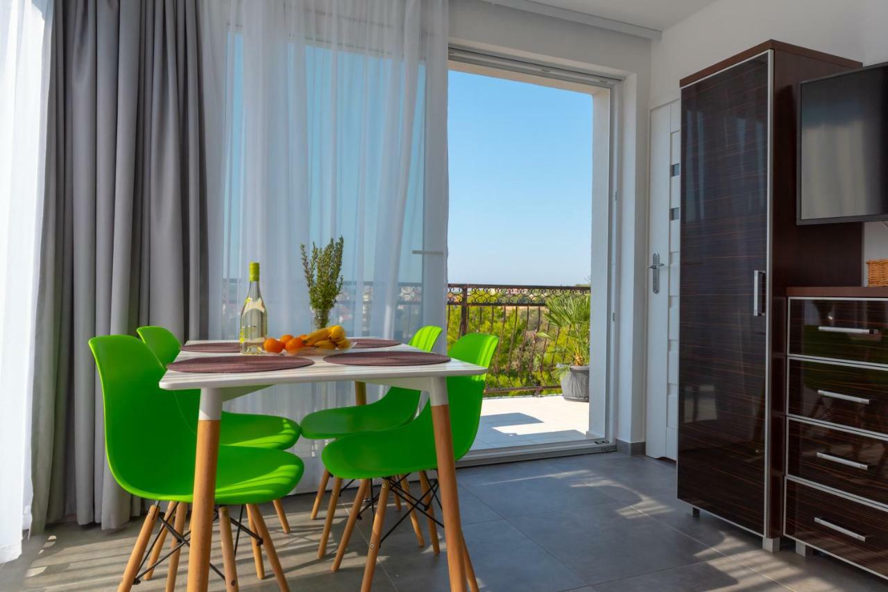 Apartmani Dalmacjia Grebastica Exterior photo