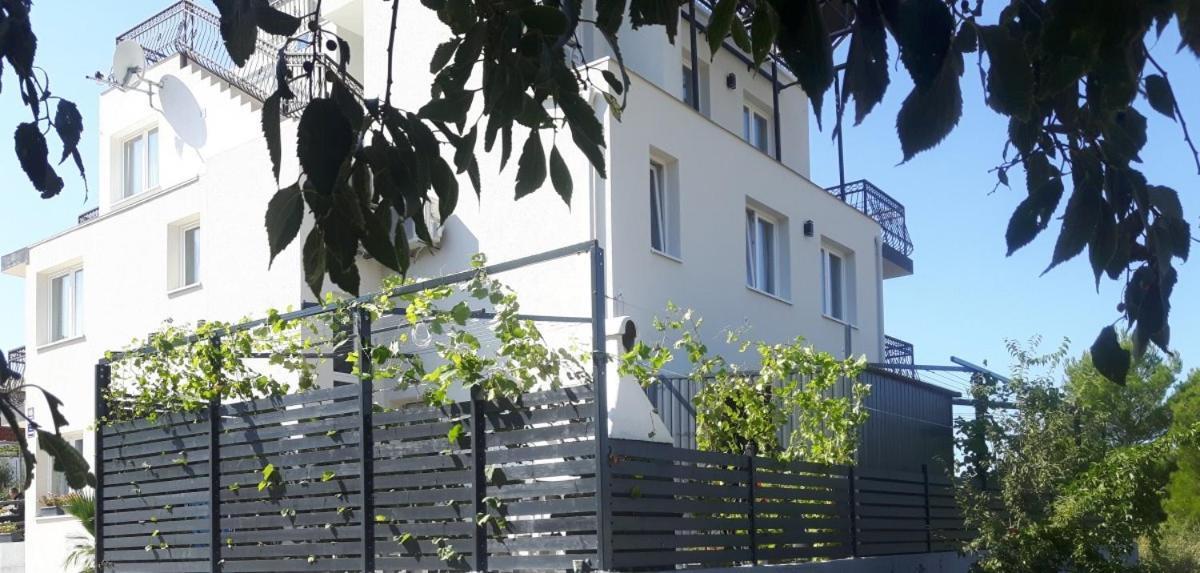 Apartmani Dalmacjia Grebastica Exterior photo